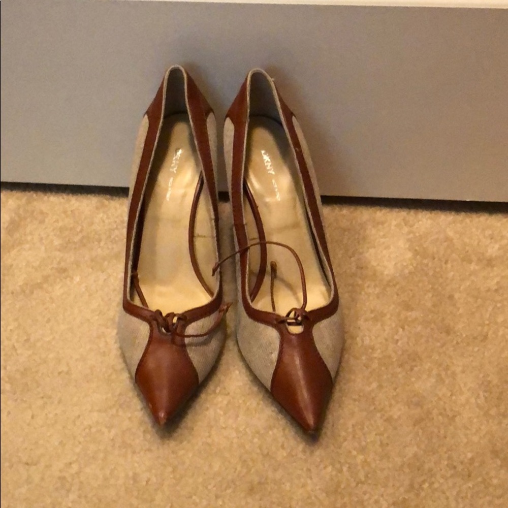 DKNY PUMPS